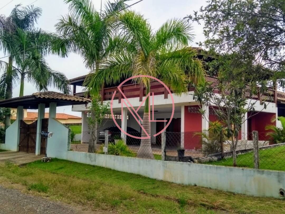 
			
				Casa grande com piscina no Fazenda Victória			
		